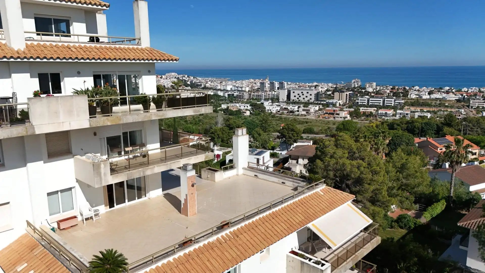 Vista exterior de Piso en venta en Sant Pere de Ribes con Calefacción, Terraza y Piscina comunitaria