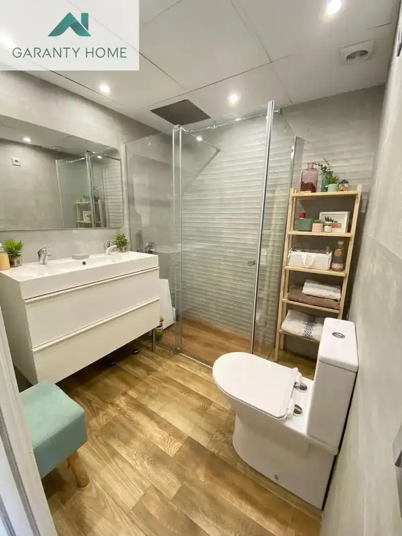 Baño de Ático de alquiler en Málaga con Aire acondicionado, Calefacción y Jardín privado