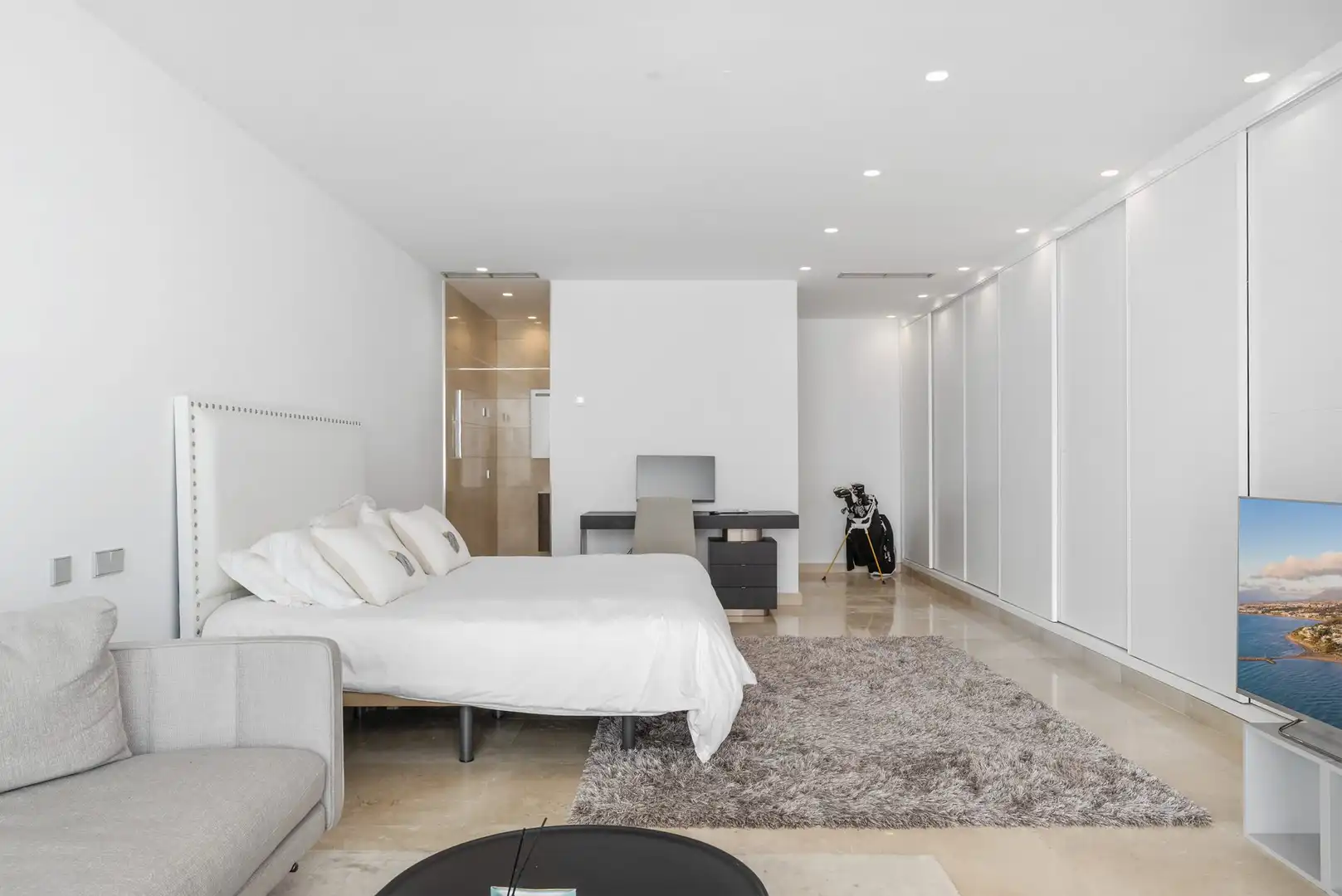 Dormitori de Casa o xalet en venda en Benahavís amb Aire condicionat, Jardí privat i Terrassa