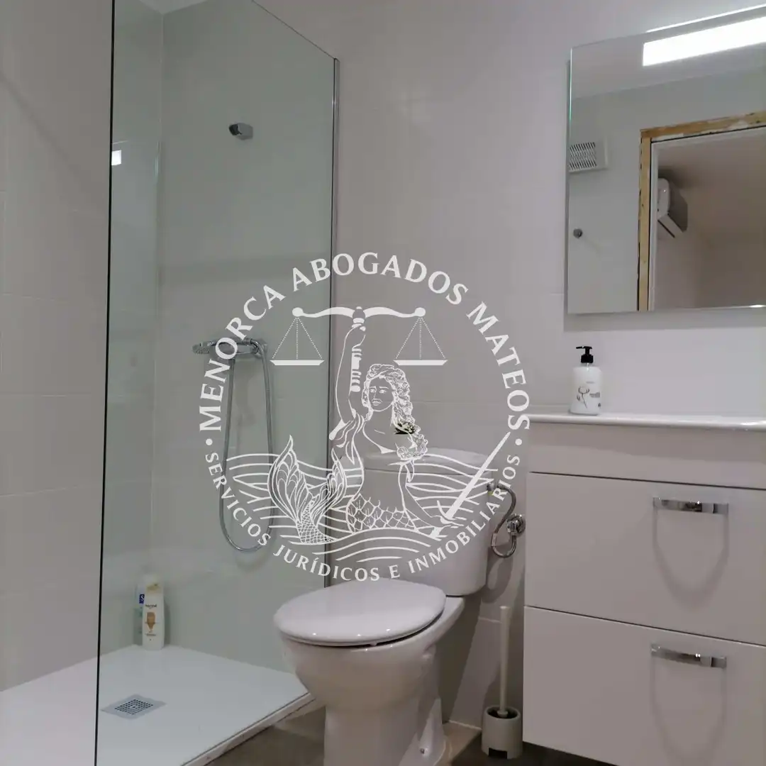 Bany de Apartament de lloguer en Ciutadella de Menorca amb Aire condicionat, Terrassa i Moblat