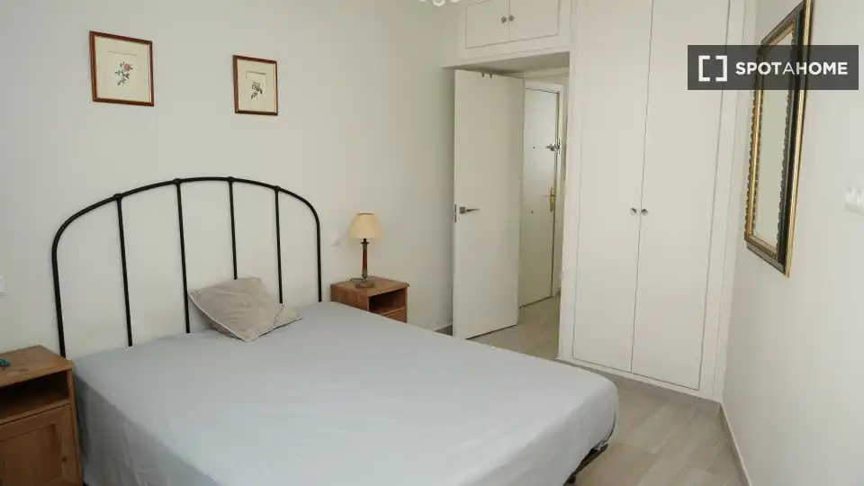 Dormitori de Apartament per a compartir en Madrid amb Aire condicionat, Calefacció i Terrassa
