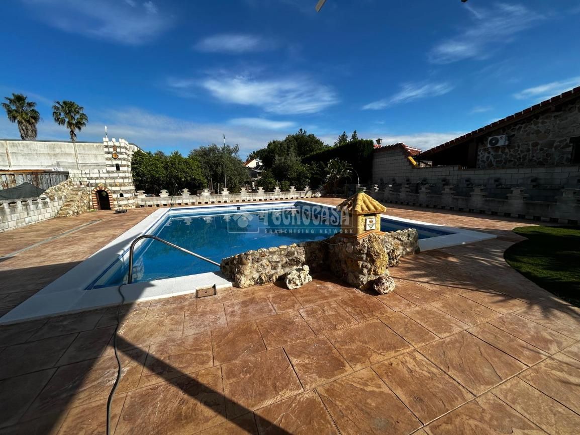 Swimming pool of House or chalet for sale in La Rinconada  with Air Conditioner, Heating and Storage room