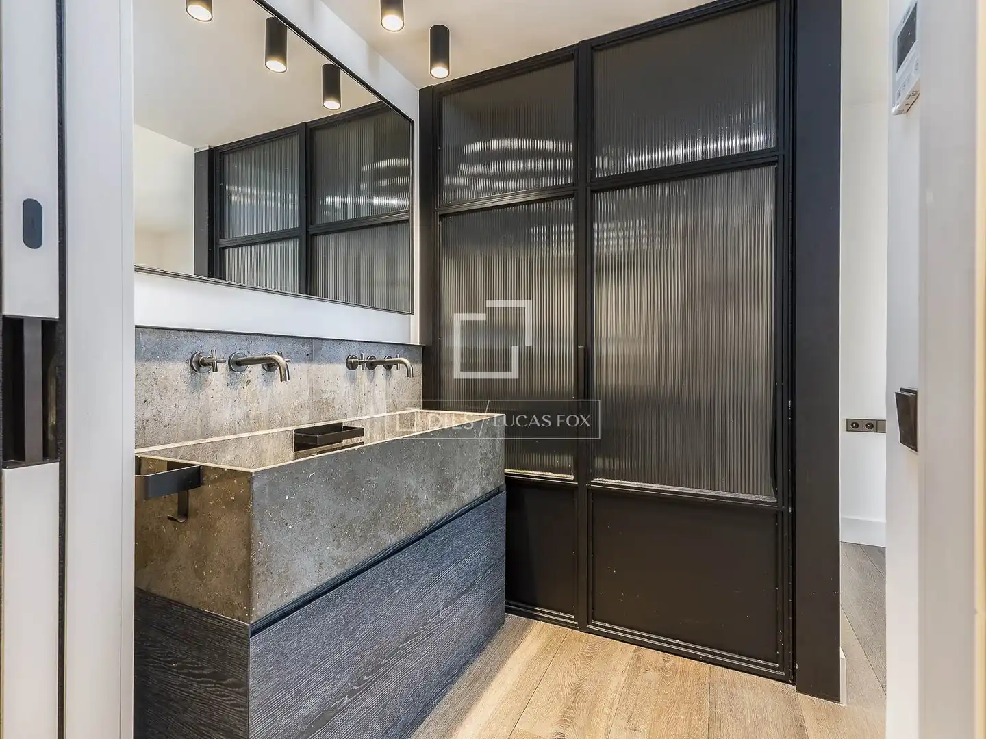 Baño de Piso en venta en Barcelona con Aire acondicionado, Calefacción y Terraza