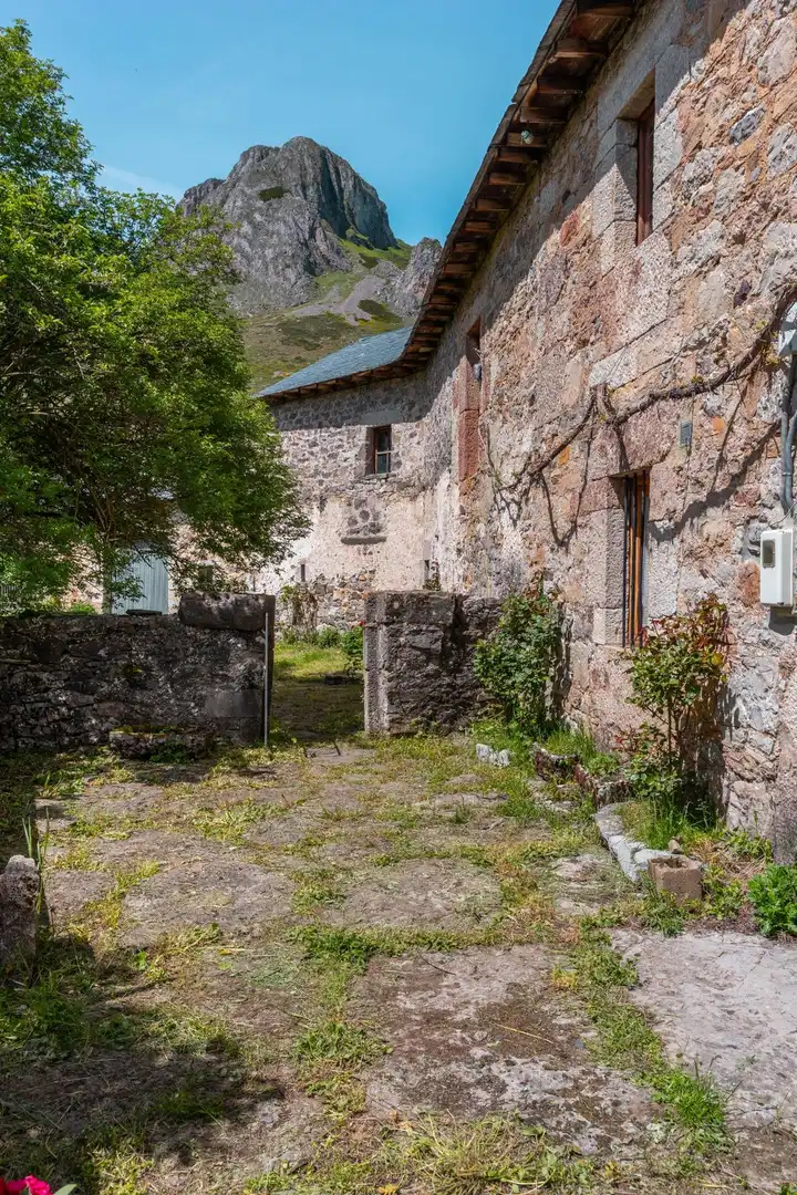Vista exterior de Casa o chalet en venta en Cabrillanes con Jardín privado, Terraza y Trastero