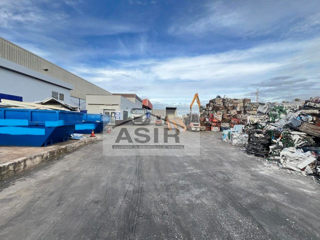Exterior view of Industrial buildings for sale in Alzira