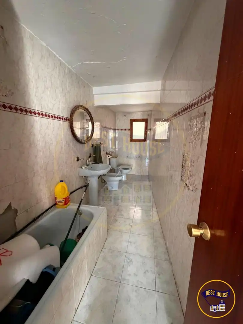 Badezimmer von Haus oder Chalet zum Verkauf in Arcas del Villar mit Balkon