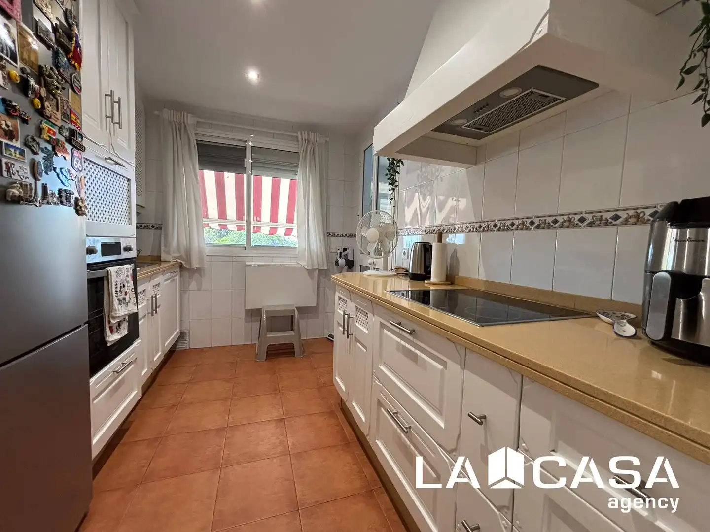 Cocina de Piso en venta en Dos Hermanas con Terraza y Piscina
