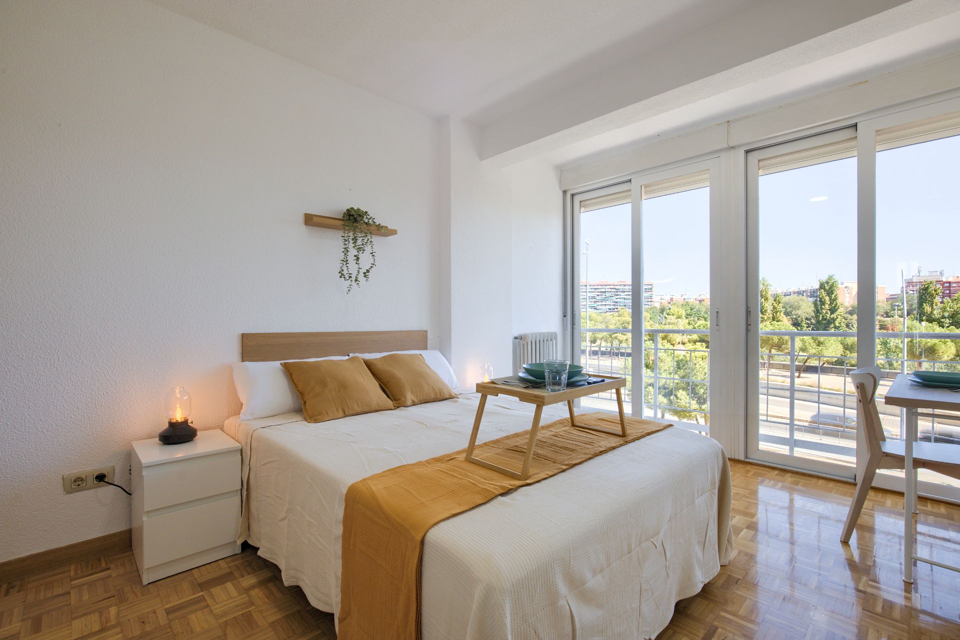 Habitación de Piso para compartir en  Madrid Capital con Calefacción, Amueblado y Horno