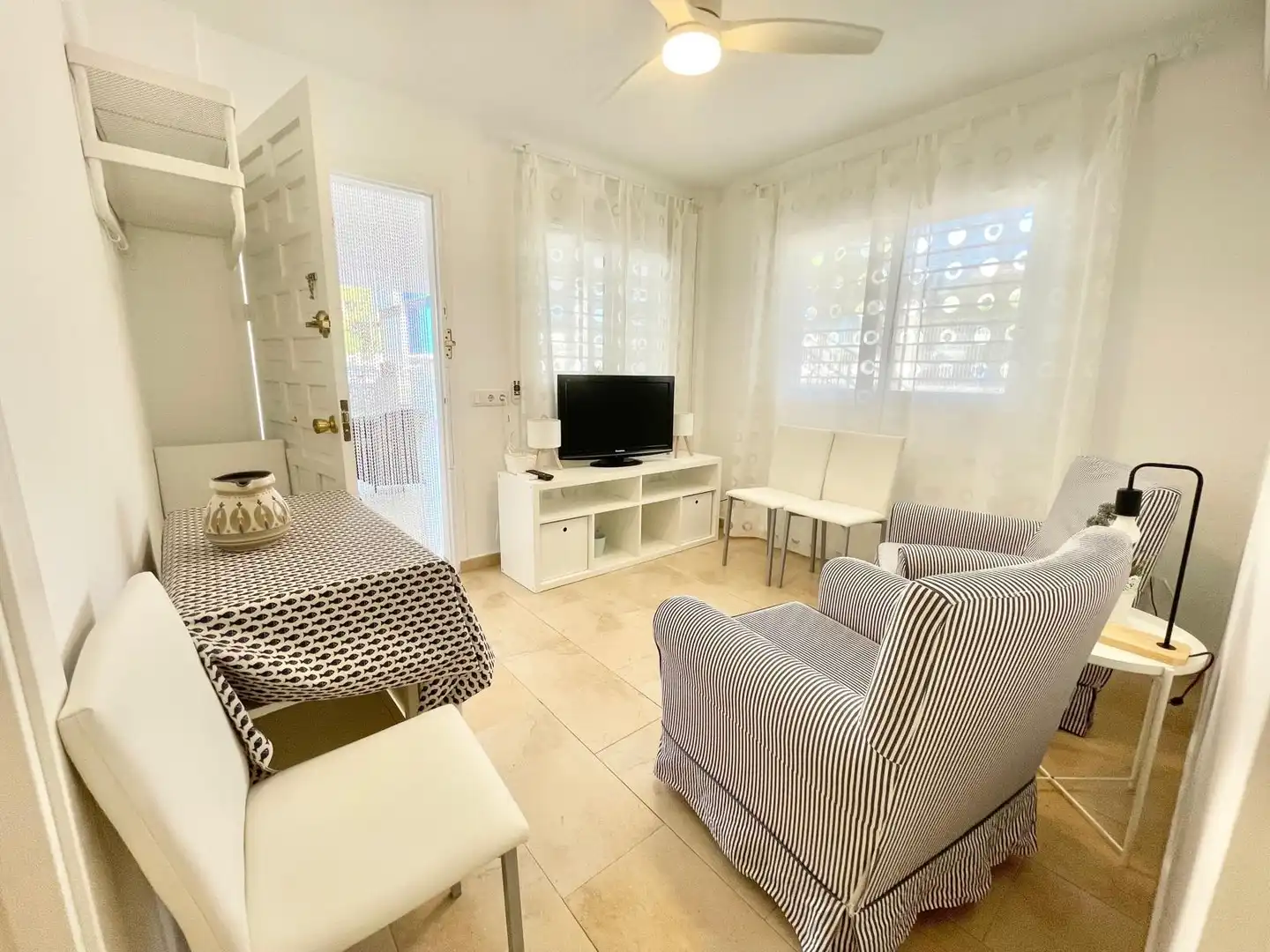 Wohnzimmer von Erdgeschoss zur Miete in Los Alcázares mit Terrasse, Möbliert und Mikrowelle