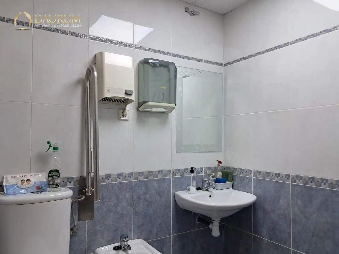 Baño de Nave industrial en venta en Valencia