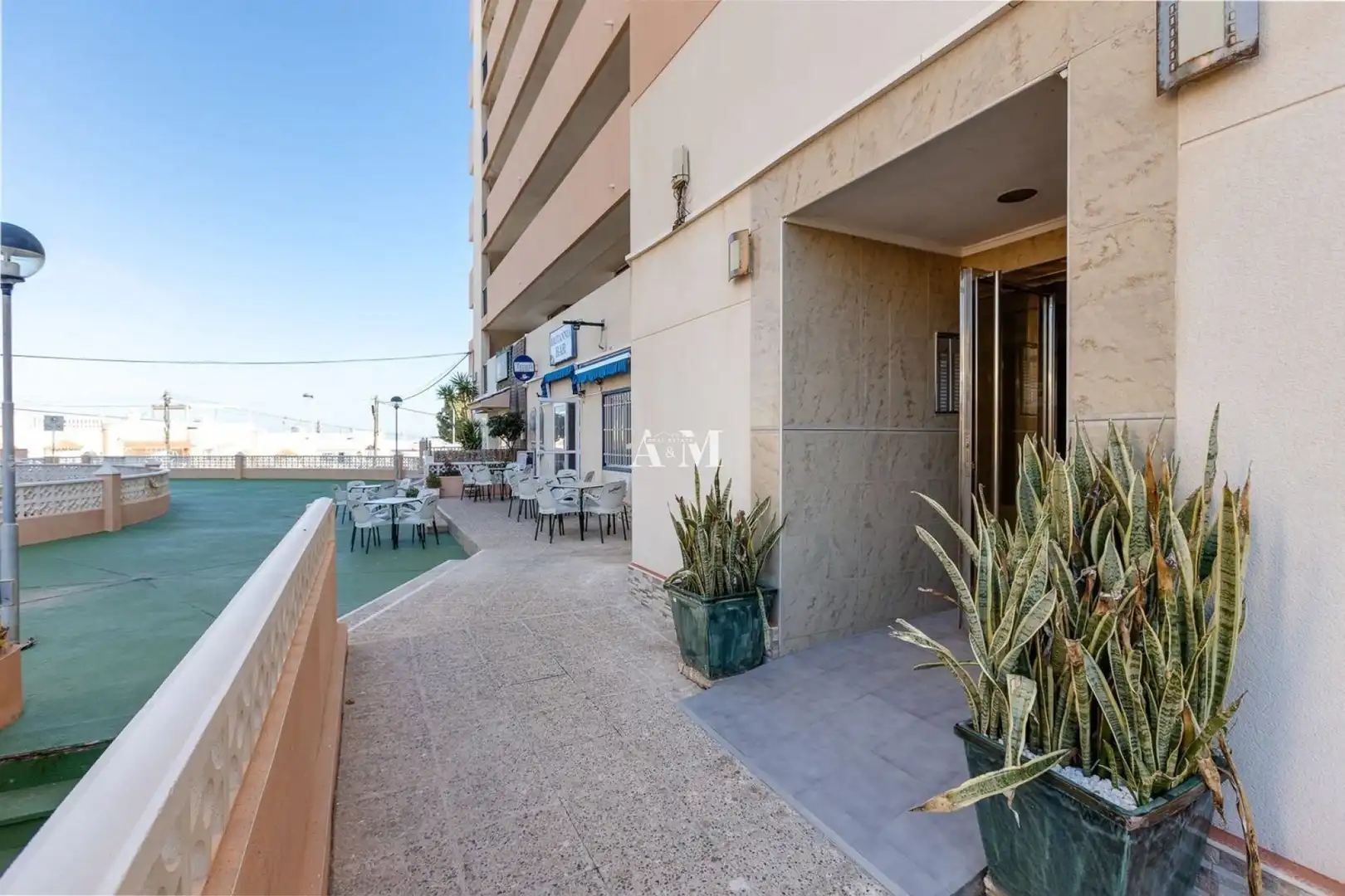 Terrassa de Pis de lloguer en Torrevieja amb Aire condicionat, Calefacció i Jardí privat