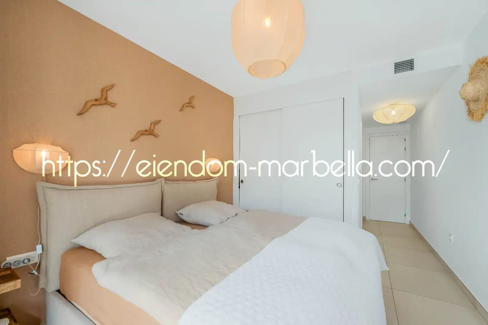 Habitación de Apartamento en venta en Marbella con Aire acondicionado, Terraza y Amueblado
