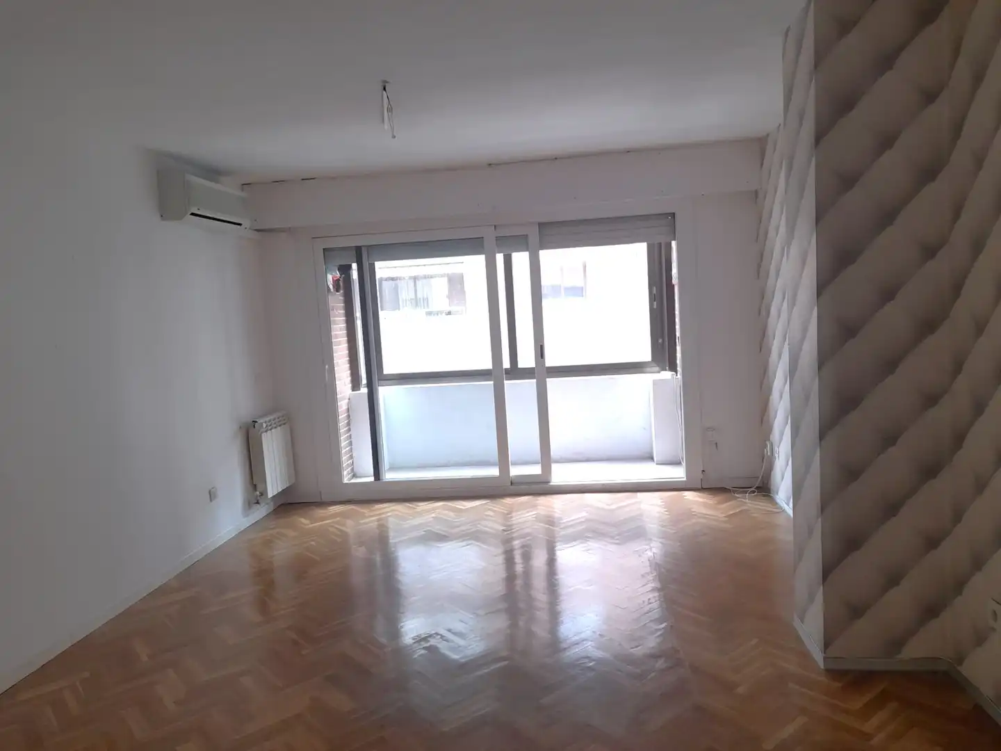 Sala de estar de Piso en venta en Pozuelo de Alarcón con Aire acondicionado, Calefacción y Parquet