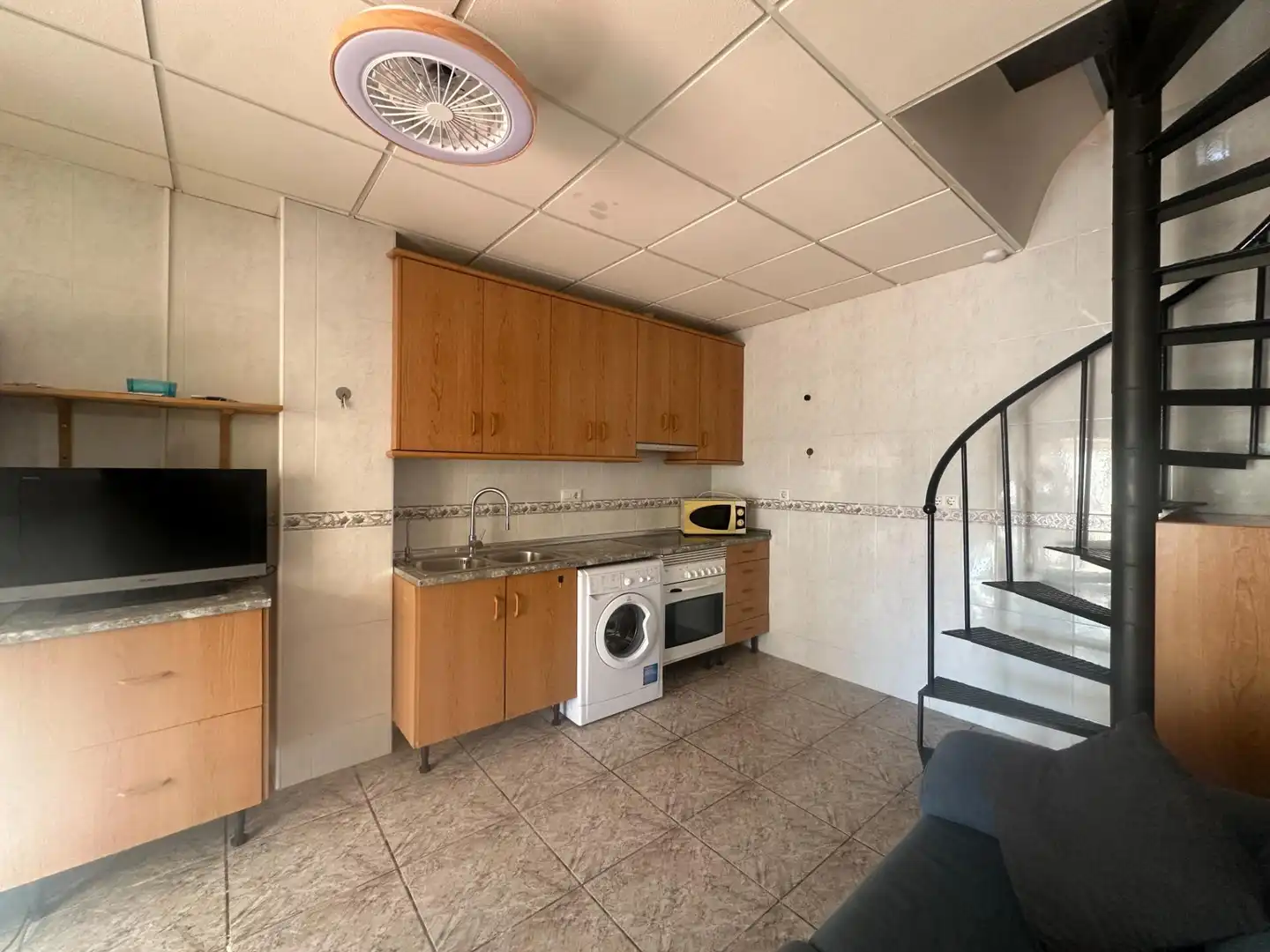 Küche von Wohnung zum Verkauf in Cartagena mit Klimaanlage, Privatgarten und Möbliert