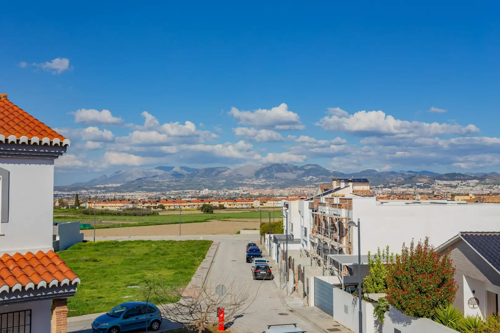 Vista exterior de Casa adosada en venda en Cúllar Vega amb Aire condicionat, Calefacció i Moblat