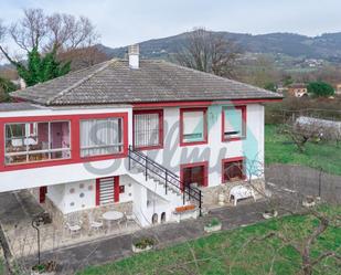 Vista exterior de Casa o xalet en venda en Oviedo  amb Calefacció, Jardí privat i Parquet