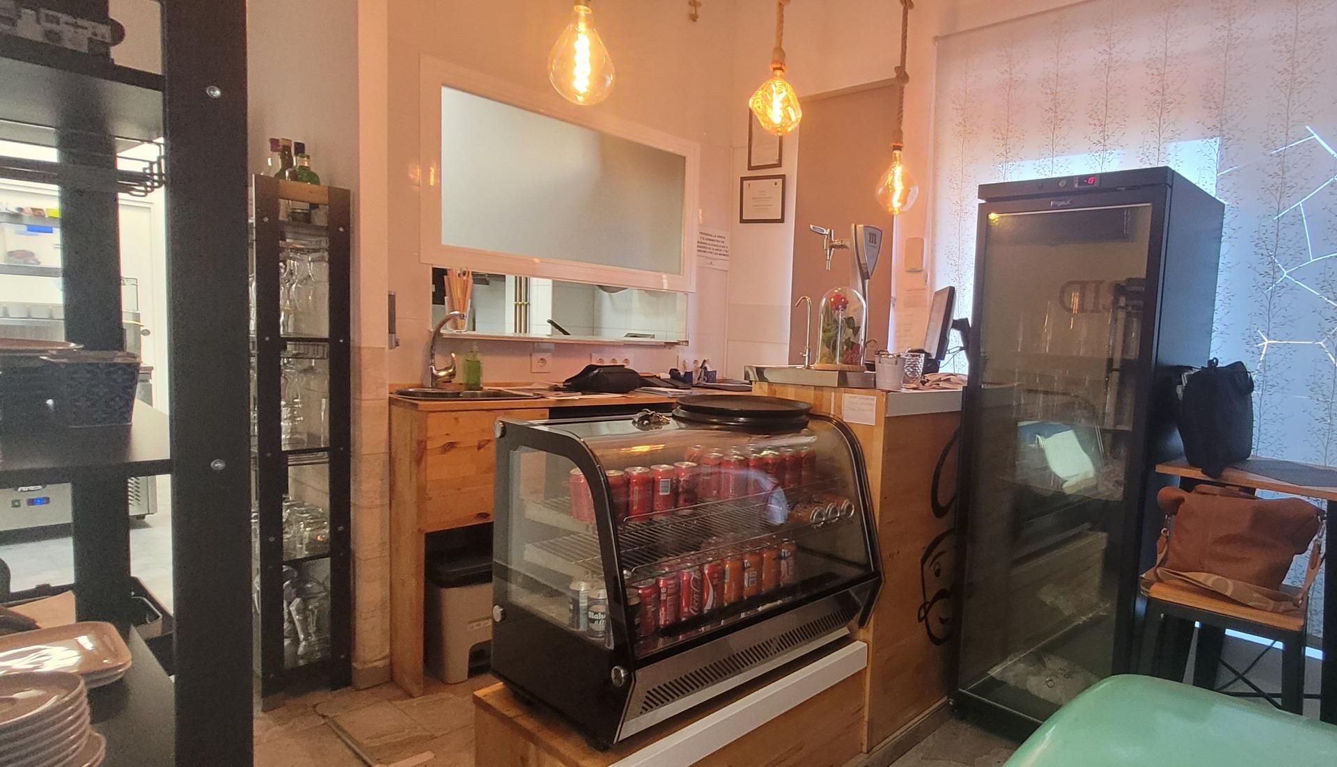 Cuina de Local de lloguer en  Madrid Capital amb Aire condicionat i Moblat