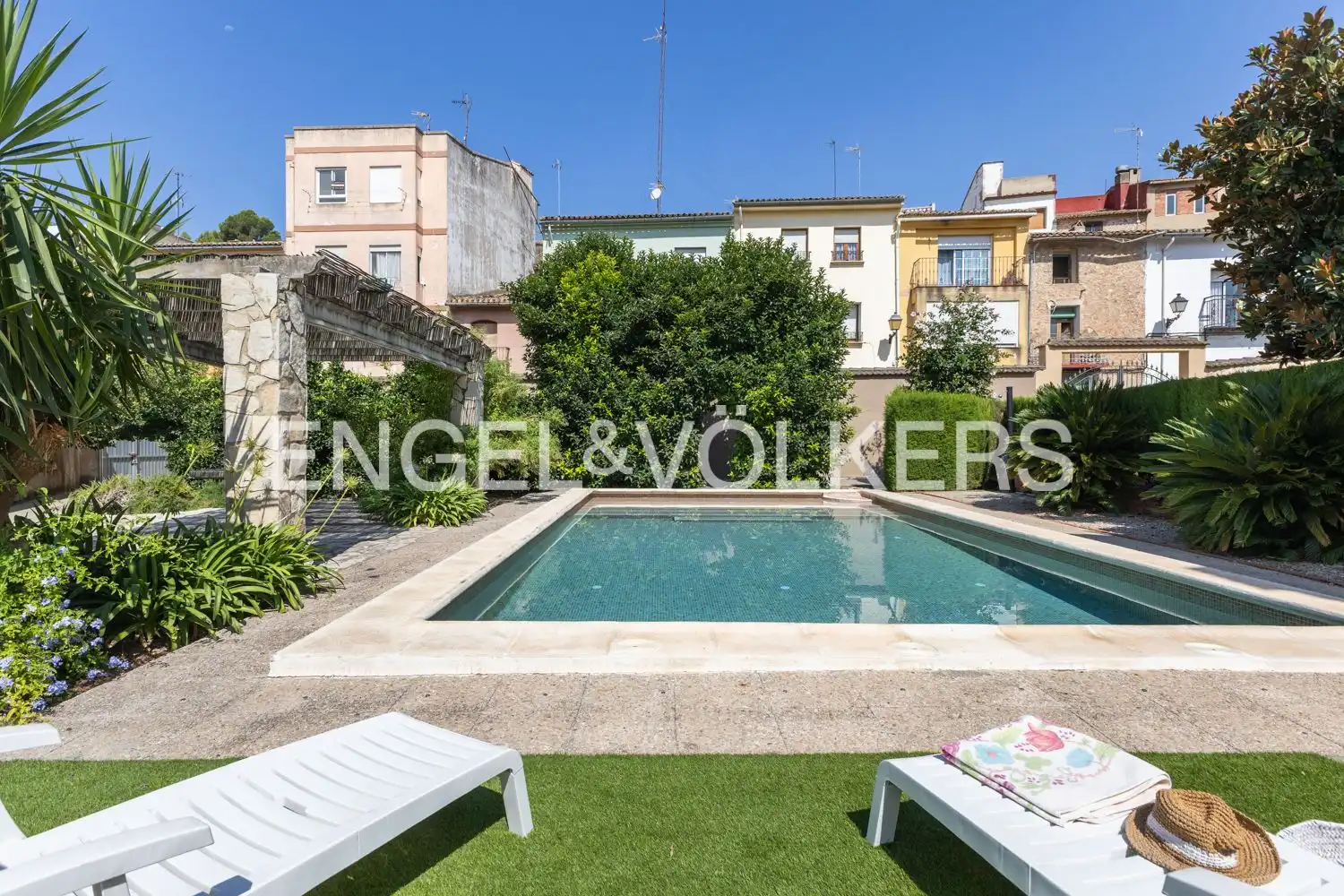 House with pool for sale in Montitxelvo / Montichelvo