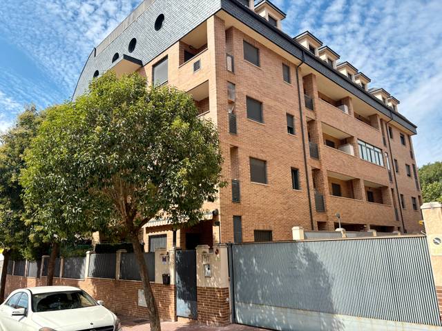 Piso en Venta en Calle Carabaña en Ensanche