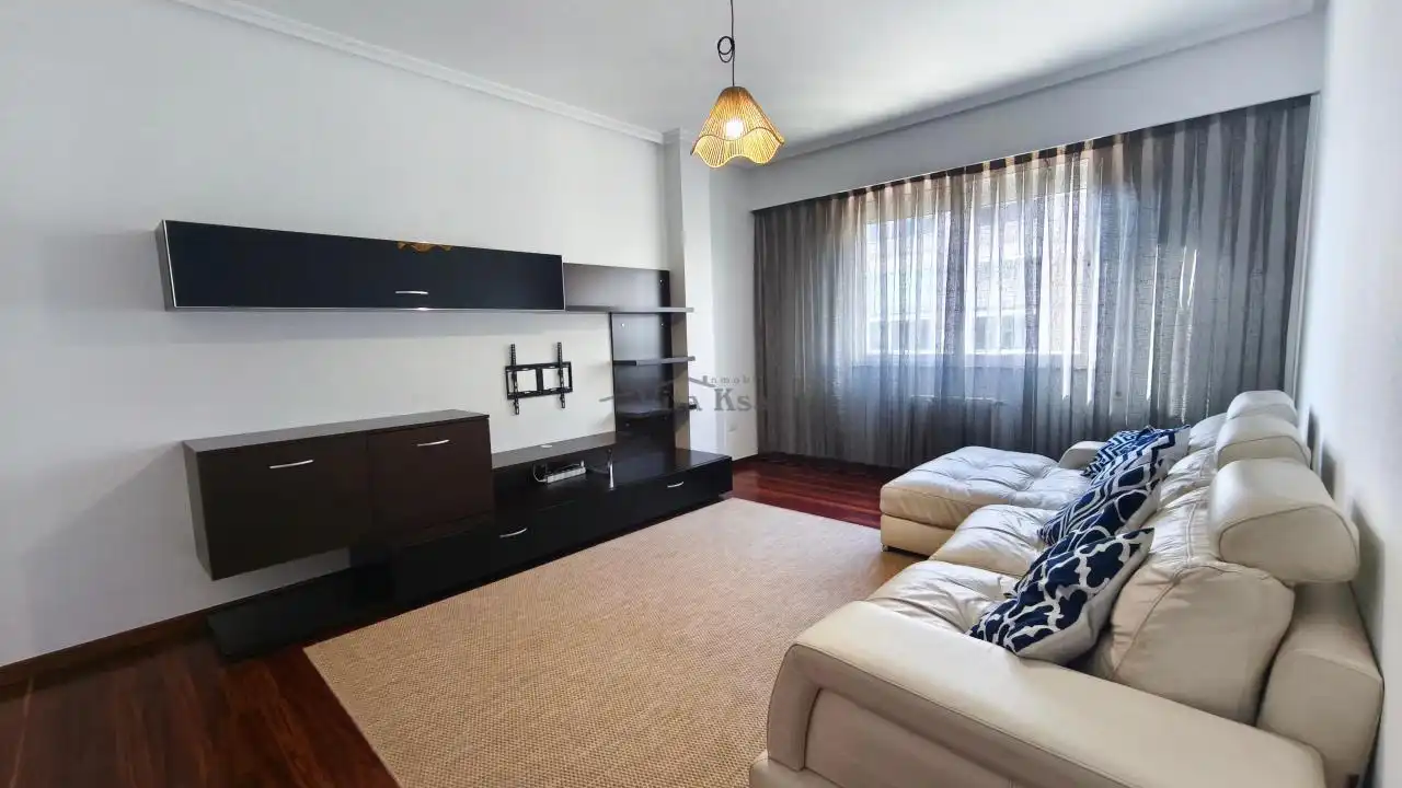 Living room of Flat for rent in Ourense Capital   with Heating, Parquet flooring and Storage room