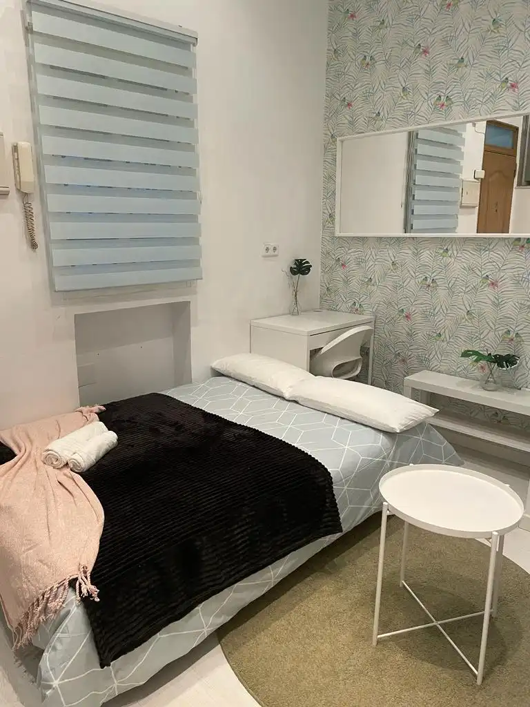 Estudio de alquiler en Calle de Caramuel, Puerta del Ángel