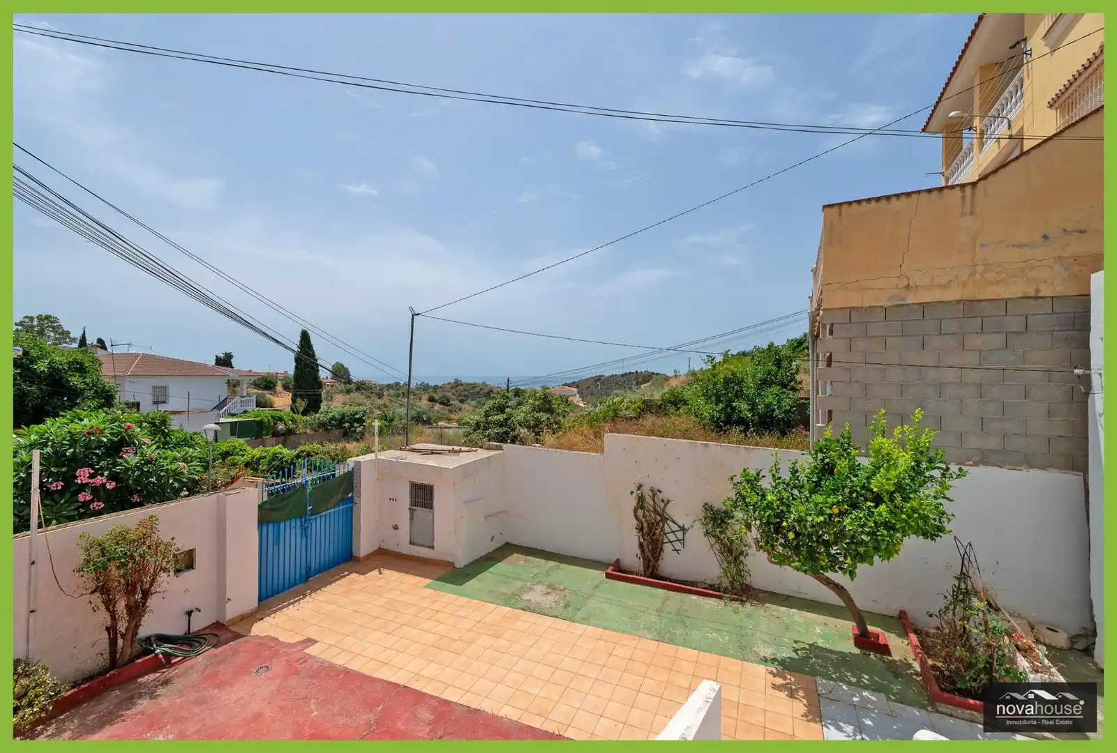 Vista exterior de Casa o xalet en venda en Rincón de la Victoria amb Aire condicionat, Jardí privat i Terrassa