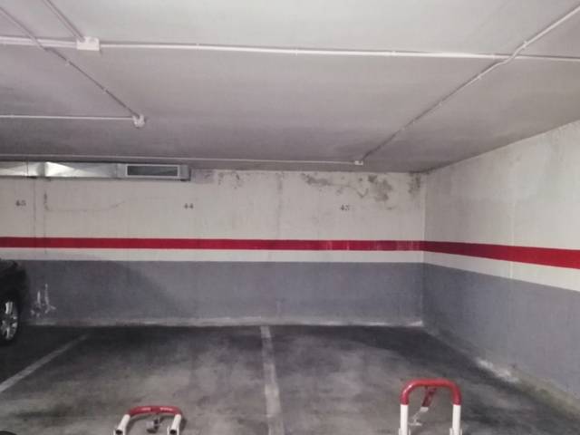 Garaje en Alquiler en Carrer Joan Maragall, 3 en Muga - Gran Reserva - Badia