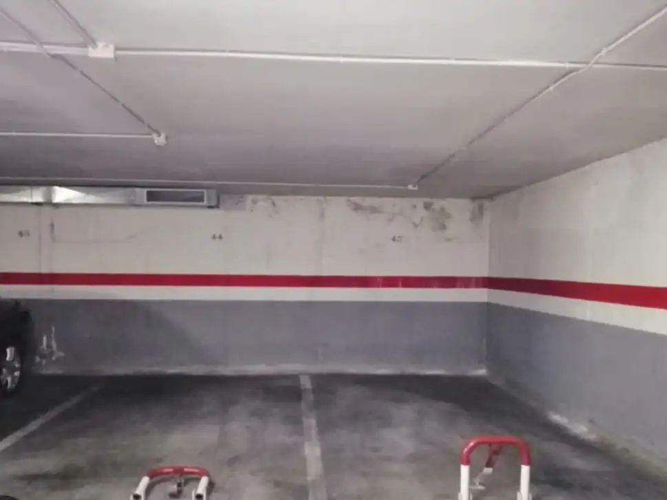 Parkplatz von Garage zur Miete in Empuriabrava mit Alarm