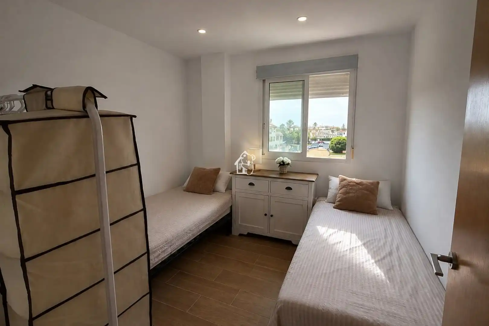 Habitación de Ático de alquiler en Orihuela con Terraza, Piscina y Amueblado