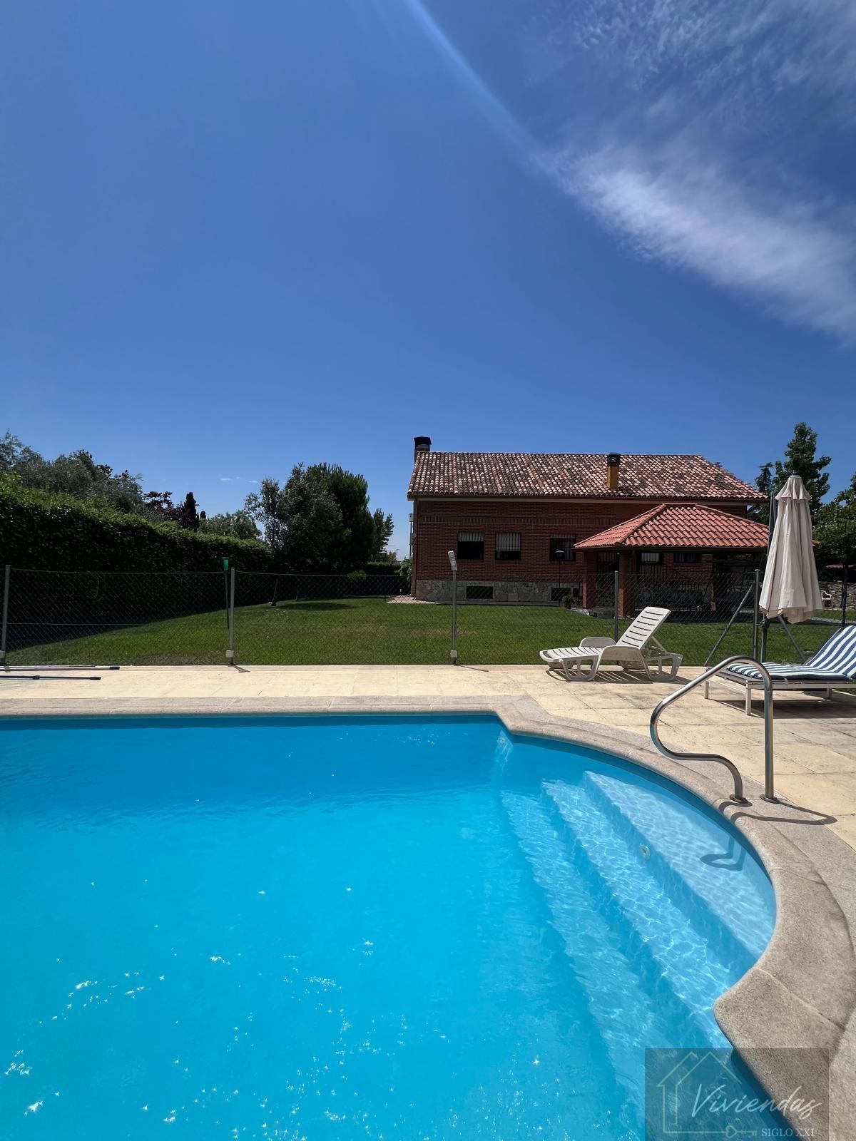 Swimming pool of House or chalet for sale in Villanueva de la Cañada  with Air Conditioner, Heating and Swimming Pool
