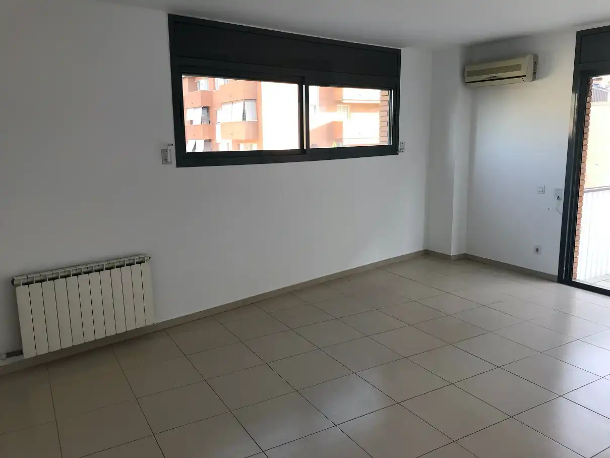 Piso en venta en Sant Joan Despí con Aire acondicionado, Calefacción y Horno
