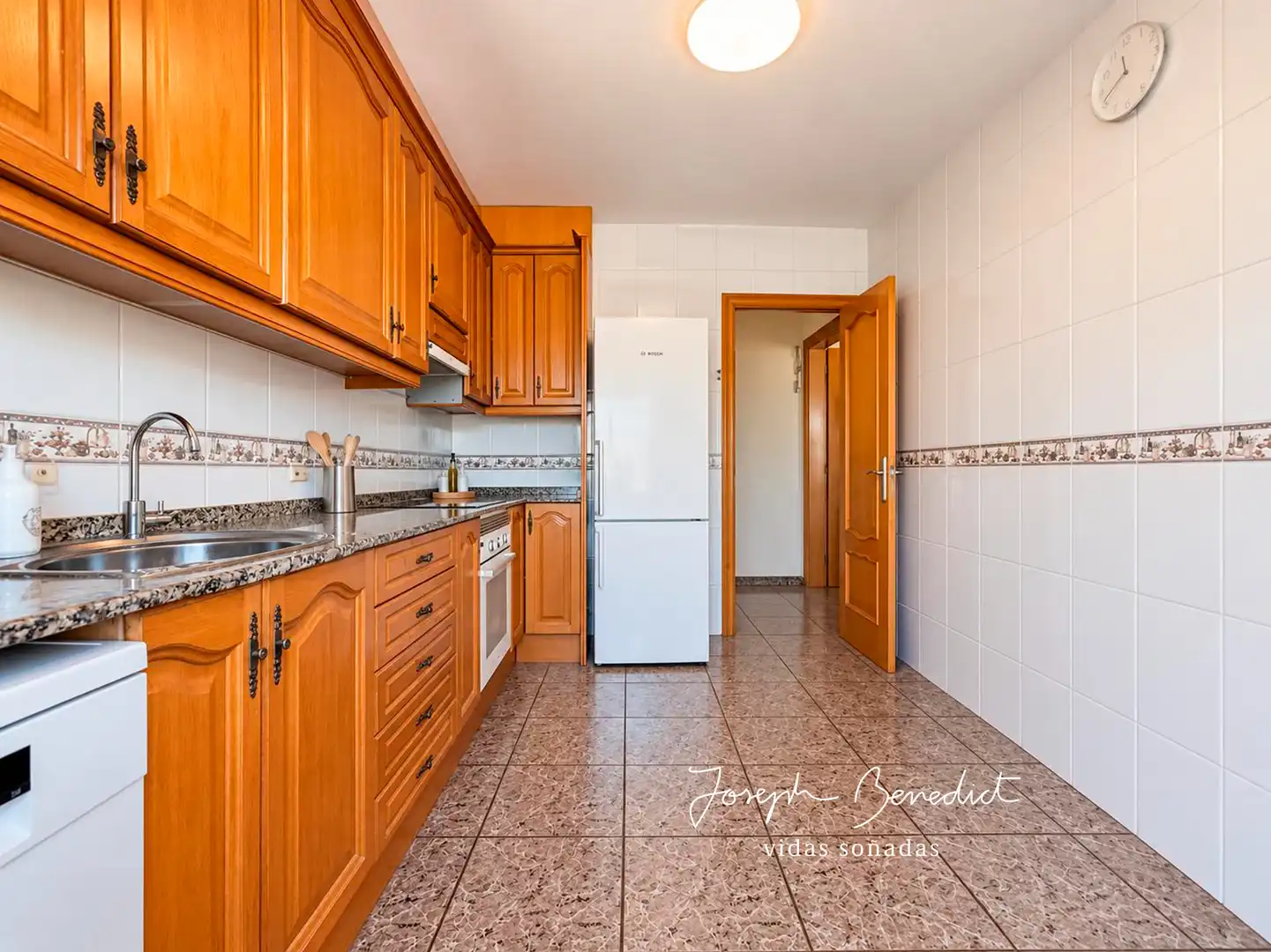 Cuina de Casa o xalet en venda en Sant Vicenç Dels Horts amb Aire condicionat, Calefacció i Jardí privat