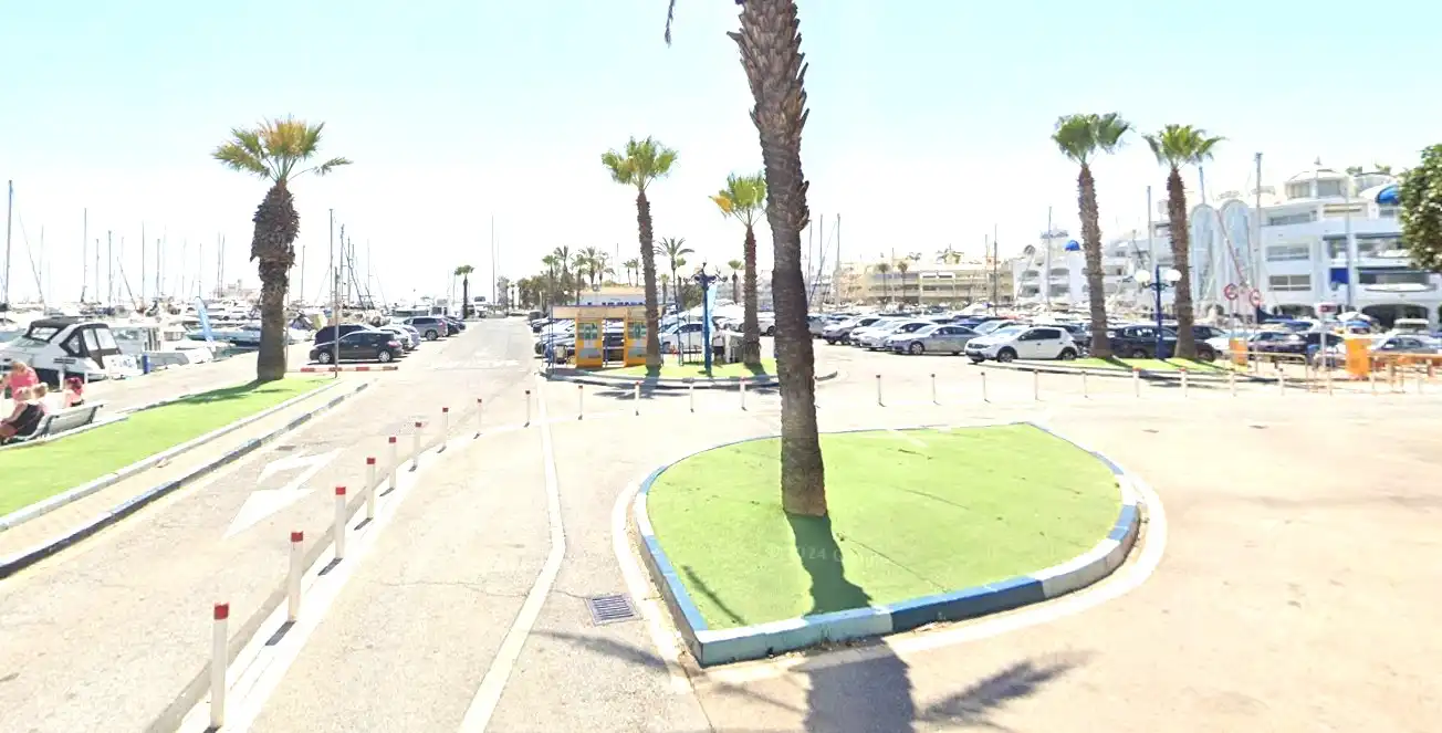 Parkplatz von Haus oder Chalet zum Verkauf in Torremolinos mit Klimaanlage, Heizung und Privatgarten