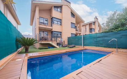 Swimming pool of Single-family semi-detached for sale in Arroyomolinos (Madrid)  with Air Conditioner, Heating and Private garden