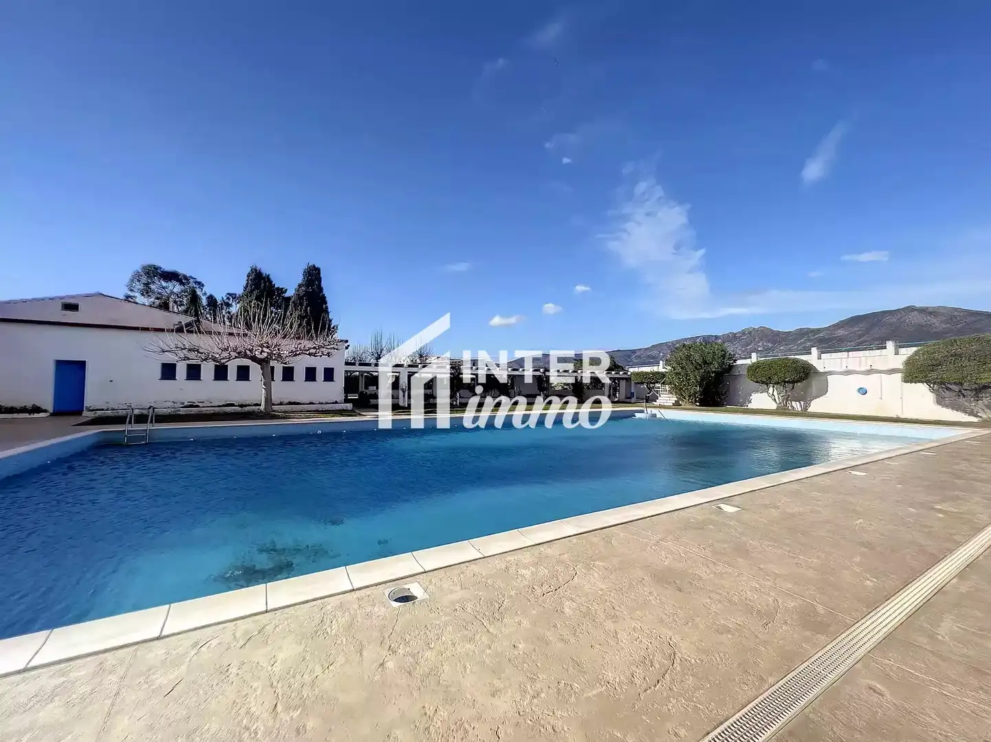 Piscina de Apartamento en venta en Roses con Calefacción, Terraza y Amueblado
