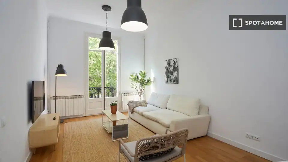 Appartamento con terrazza in affitto a Eixample