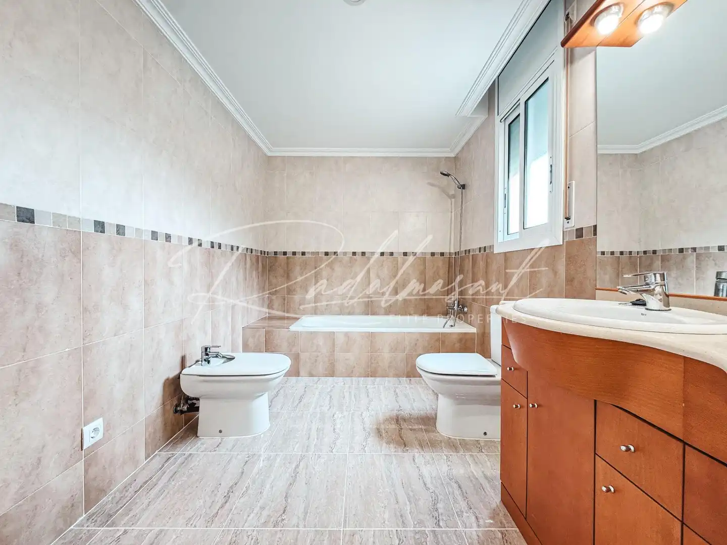 Badezimmer von Einfamilien-Reihenhaus zum Verkauf in Alcover mit Privatgarten und Terrasse