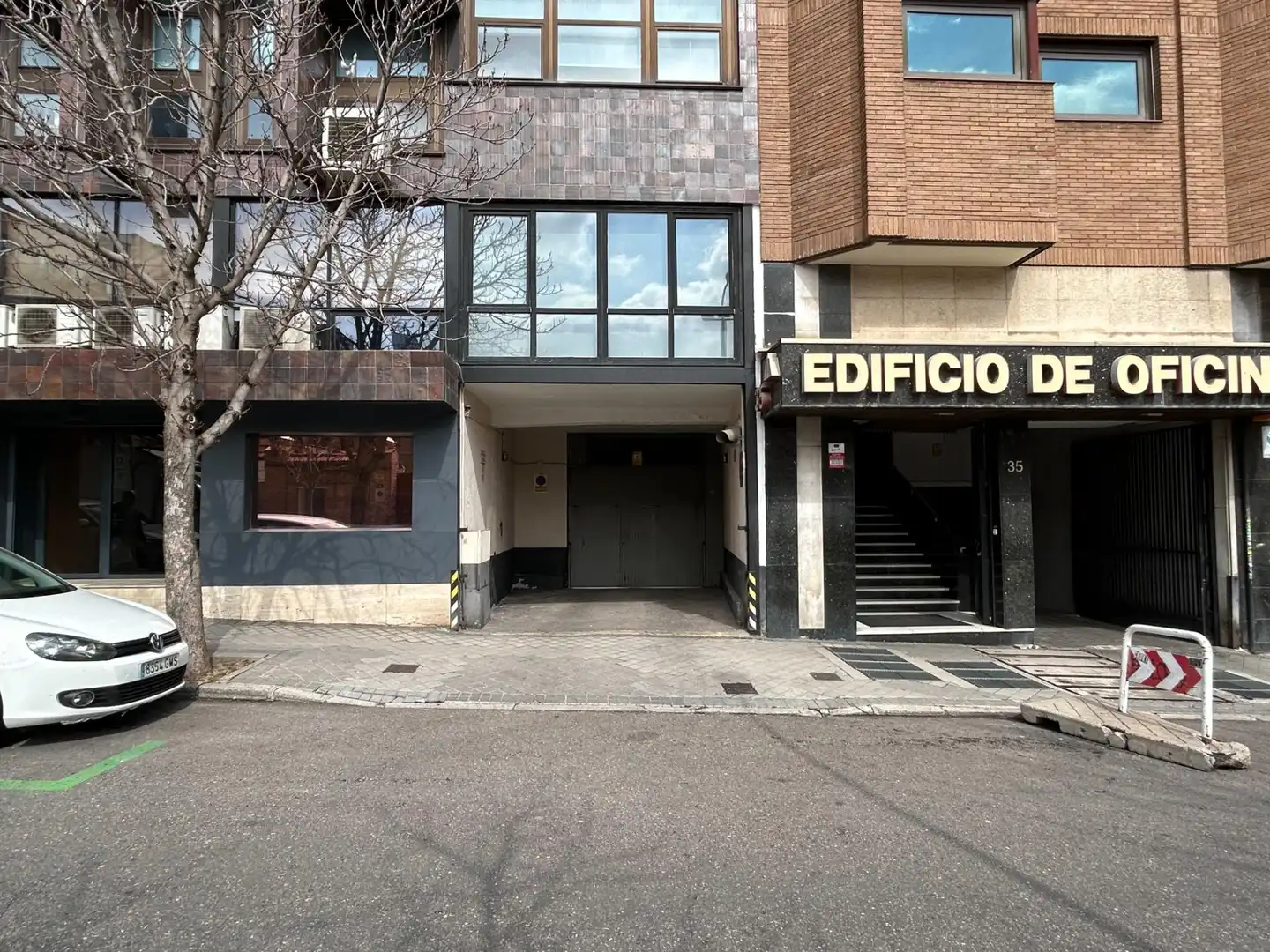 Exterior view of Garage for sale in Madrid