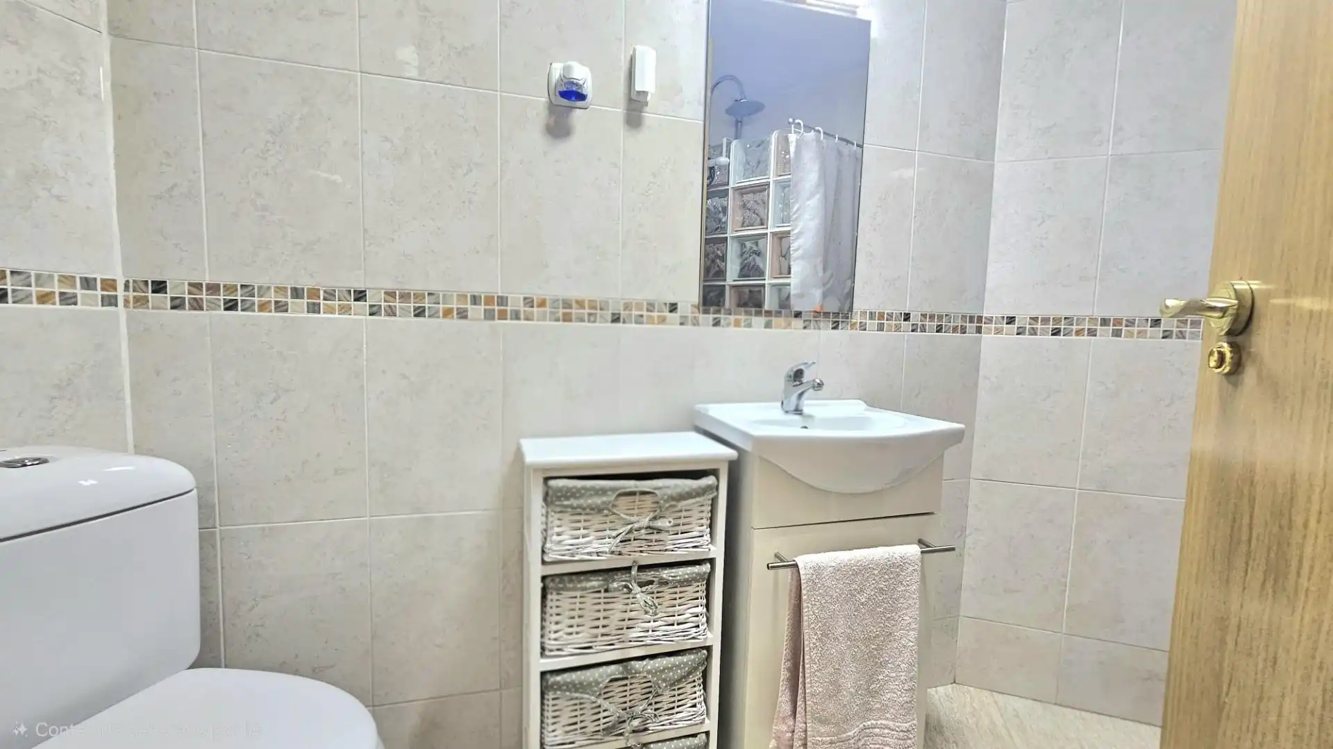 Bany de Pis en venda en Fuengirola amb Aire condicionat, Terrassa i Moblat