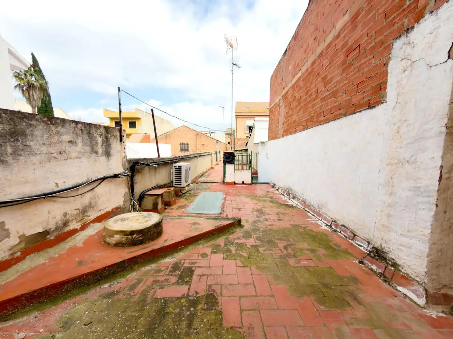 Exterior view of Houses for sale in Museros  with Terrace and Balcony