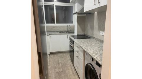 INMOBILIARIA SERRERIA VENDE EN EXCLUSIVA ESTE BONITO PISO junto  a los viveros muy centrico.La vivienda es del 1962 se t