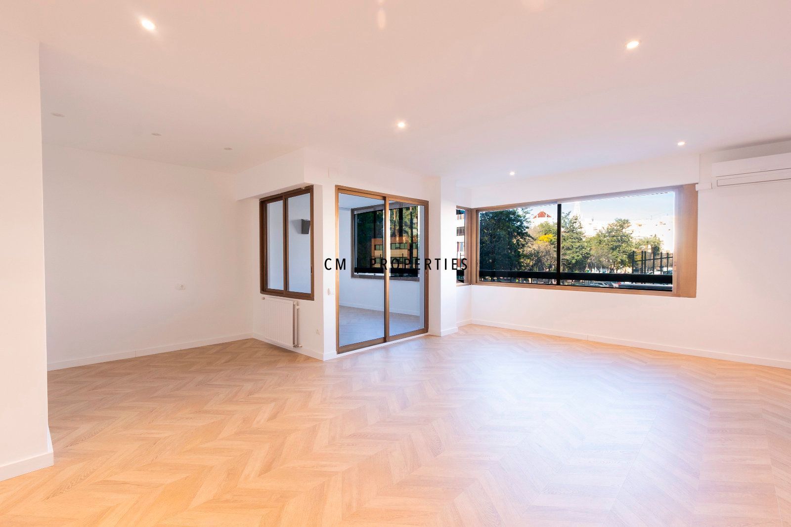 Living room of Flat for sale in  Valencia Capital  with Air Conditioner, Heating and Parquet flooring