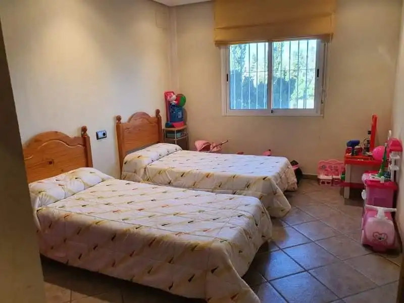 Dormitori de Casa o xalet en venda en Alicante / Alacant amb Jardí privat, Terrassa i Piscina