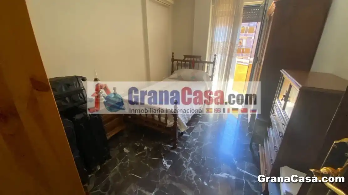 Dormitori de Pis de lloguer en Granada amb Aire condicionat, Calefacció i Moblat