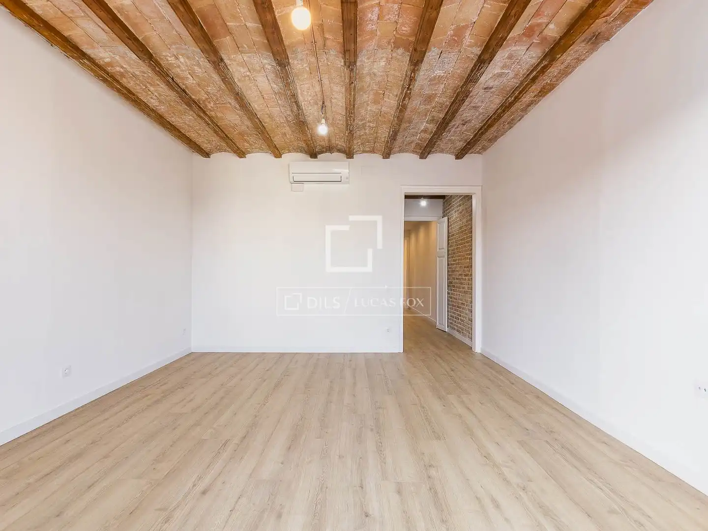 Wohnung zum Verkauf in Barcelona mit Klimaanlage, Heizung und Parkett