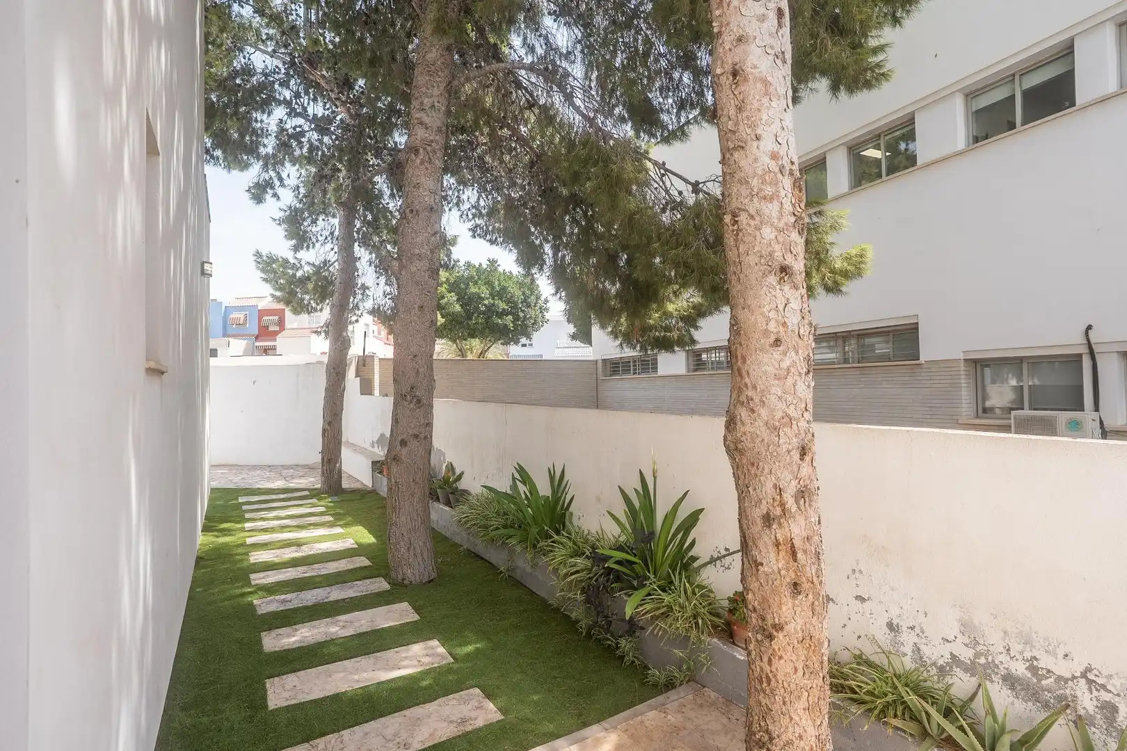 Jardín de Casa o chalet en venta en Almería con Aire acondicionado, Jardín privado y Terraza
