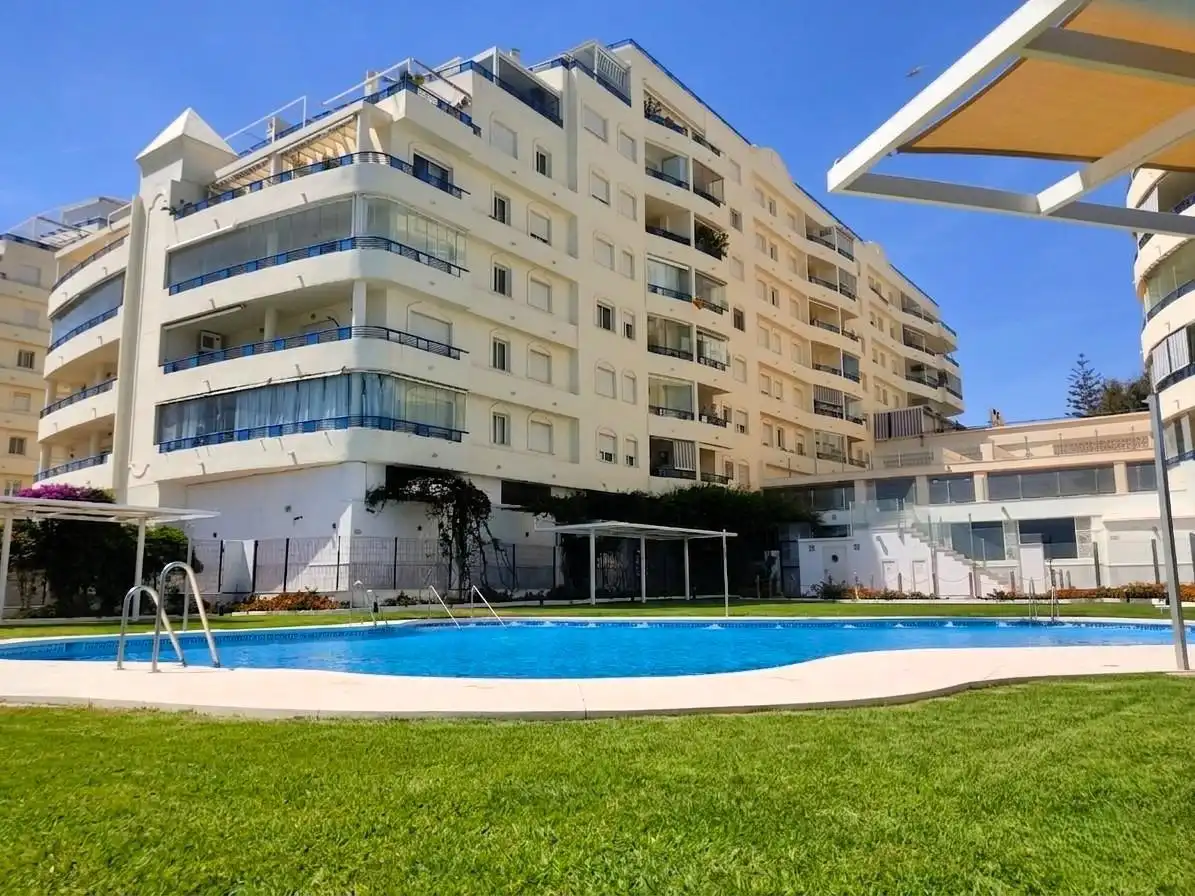 Piscina de Apartament en venda en Marbella amb Aire condicionat, Terrassa i Moblat