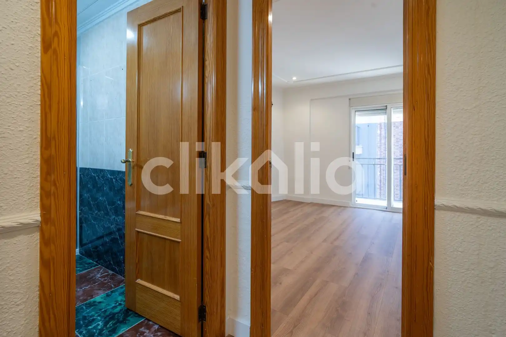 Flat for rent in Torrent  with Air Conditioner and Terrace