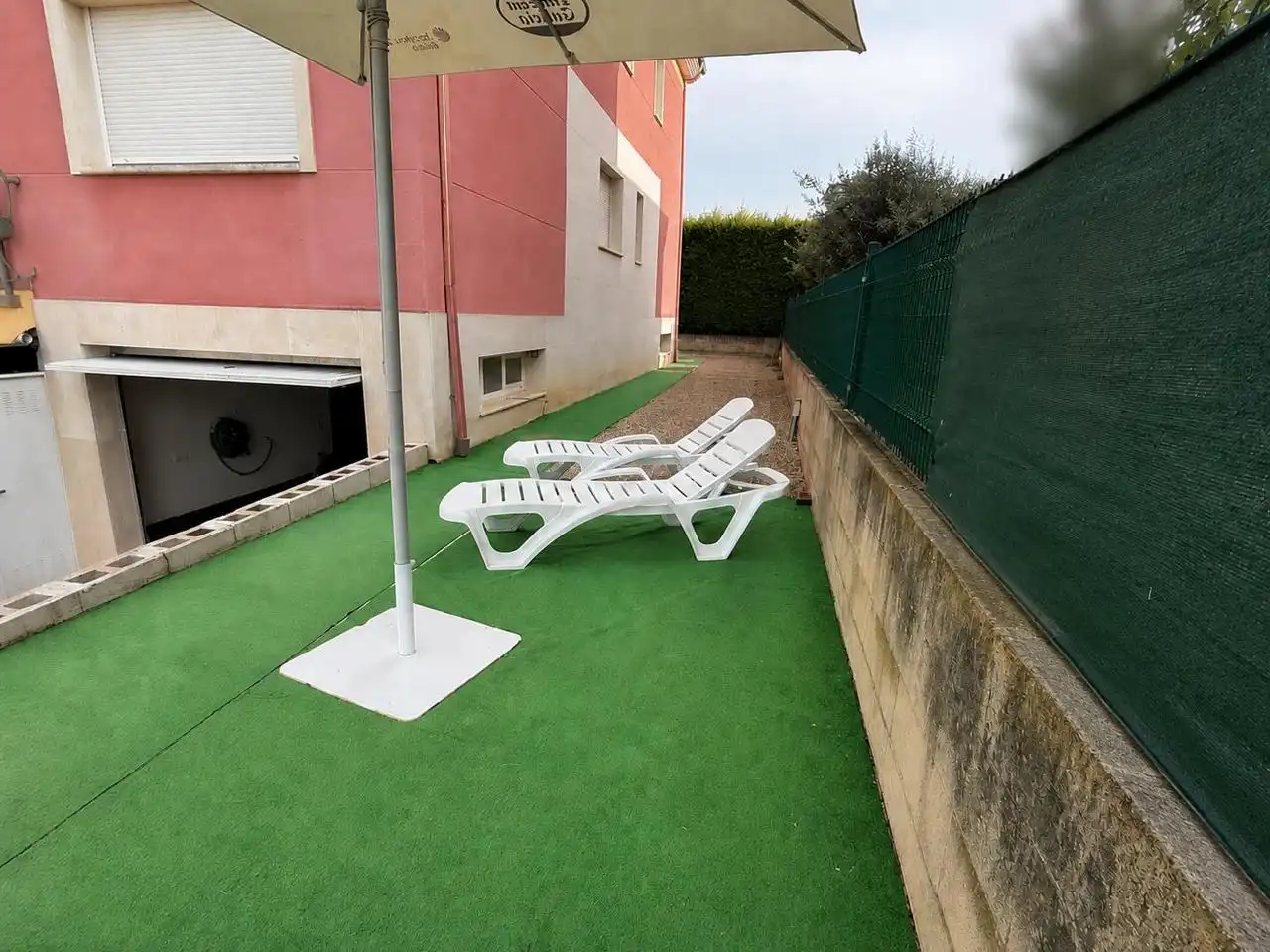 Terrassa de Casa adosada en venda en Cacabelos amb Calefacció i Jardí privat