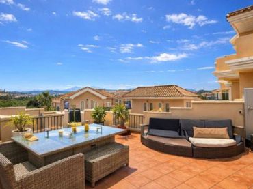 Casa con piscina in vendita a La Duquesa